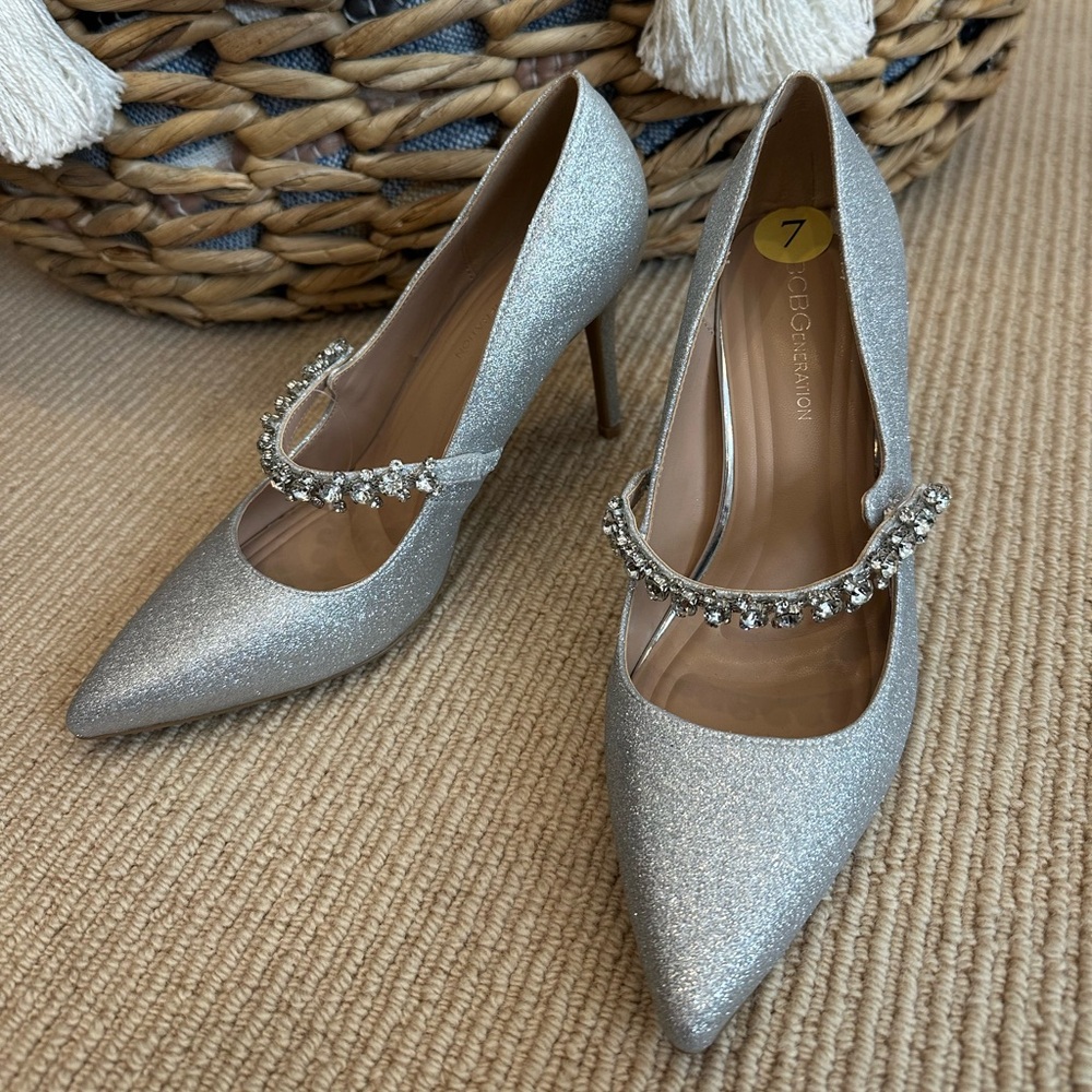 💎BCBG Rhinestone Detail 3 inch heels